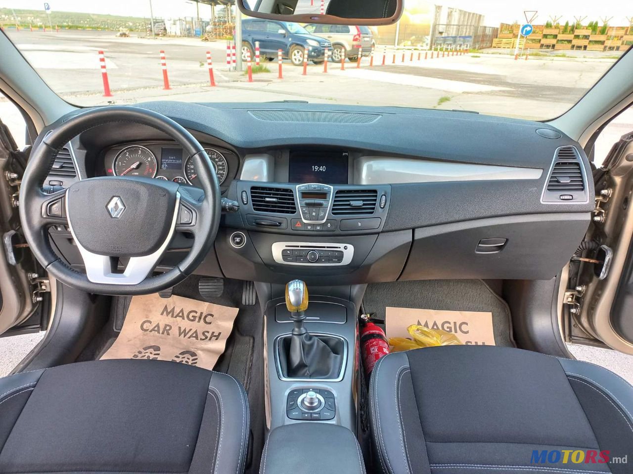 2014' Renault Laguna photo #6