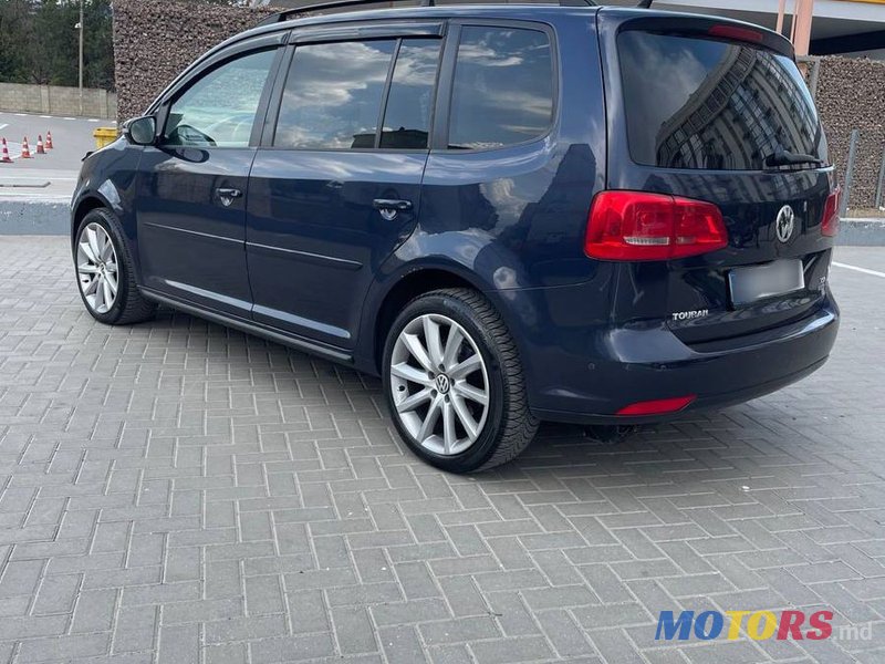 2013' Volkswagen Touran photo #2