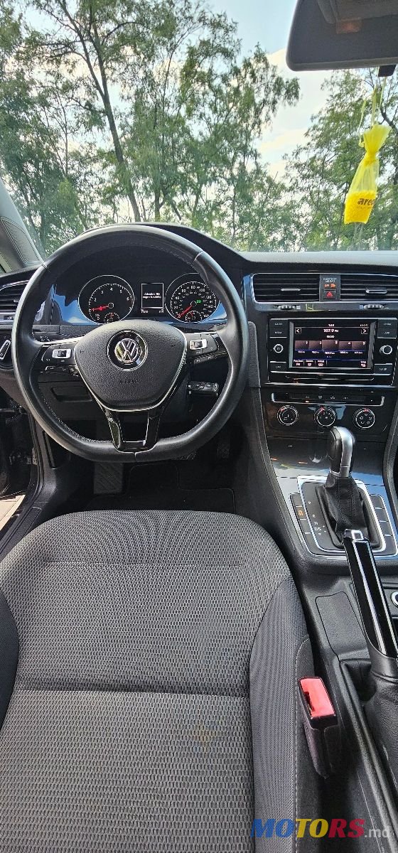2019' Volkswagen Golf photo #3