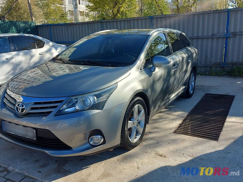 2014' Toyota Avensis photo #3