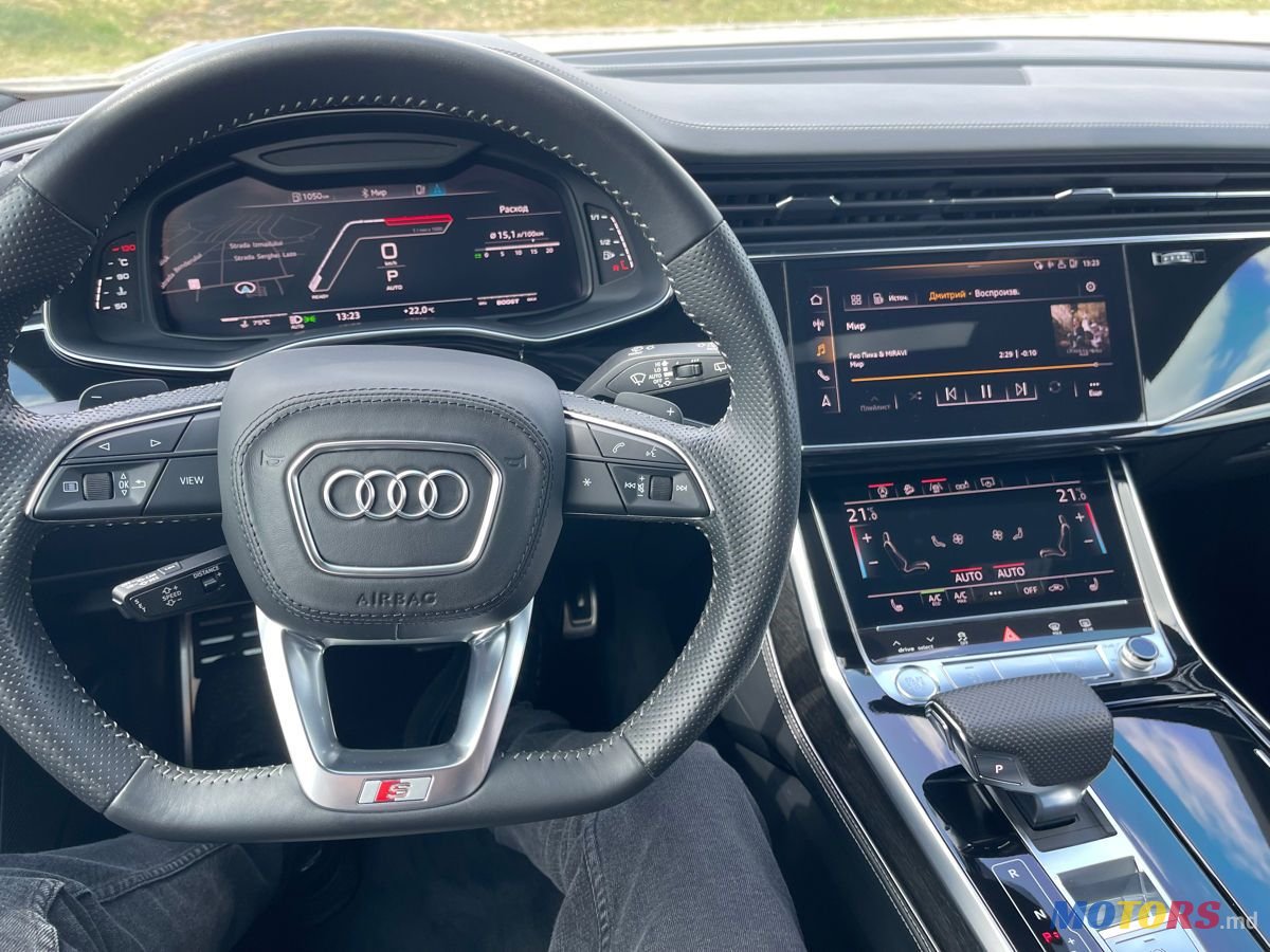 2019' Audi Q8 photo #5