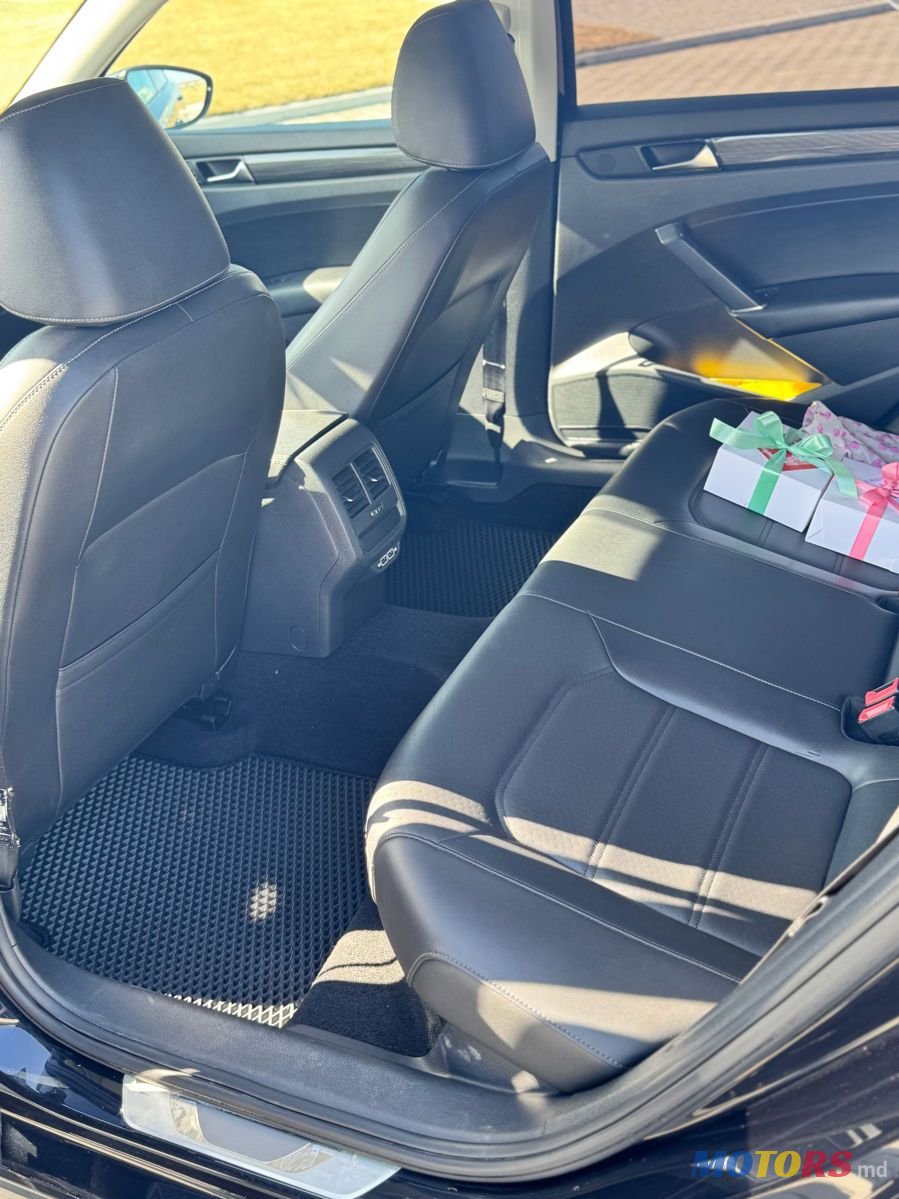 2020' Volkswagen Passat photo #6