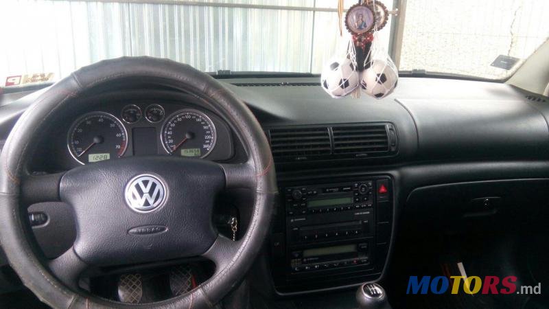 2002' Volkswagen Passat photo #3