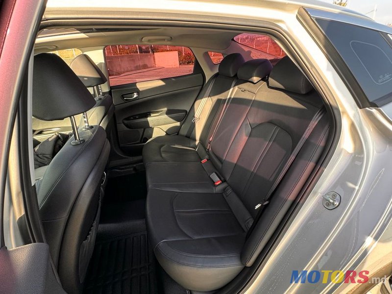 2016' Kia K5 photo #5