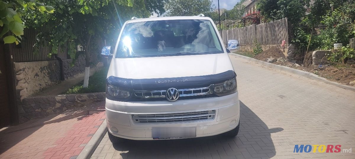 2012' Volkswagen Transporter photo #2
