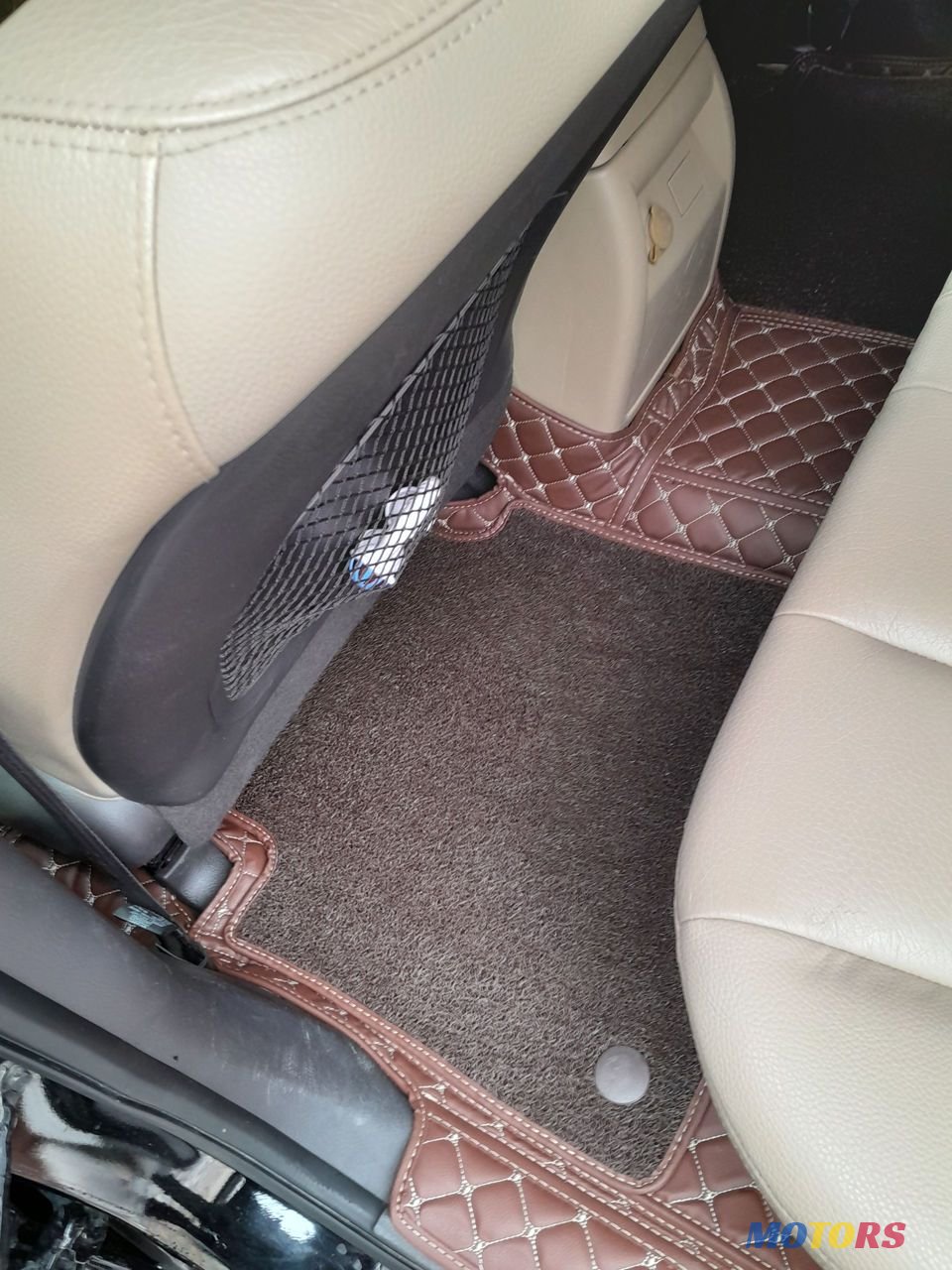 2011' Hyundai Santa Fe photo #5