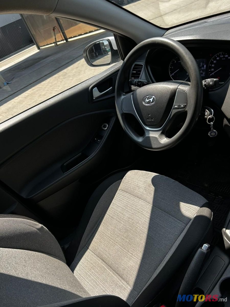 2015' Hyundai i20 photo #2
