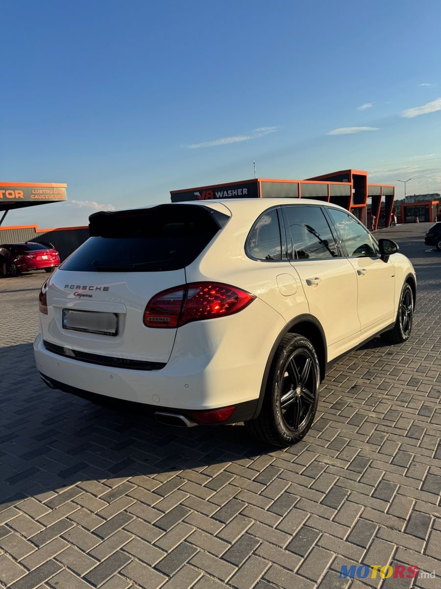 2011' Porsche Cayenne photo #3