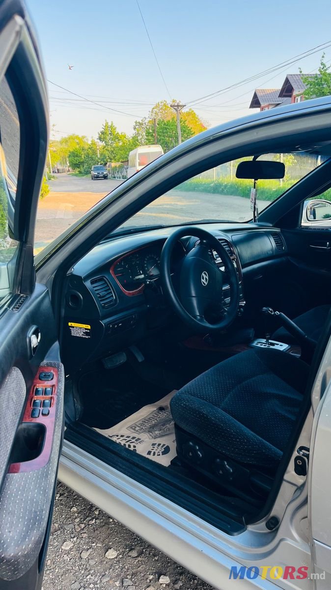 2002' Hyundai Sonata photo #4