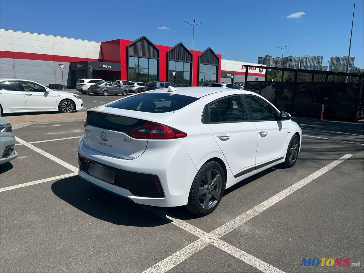 2017' Hyundai Ioniq photo #6