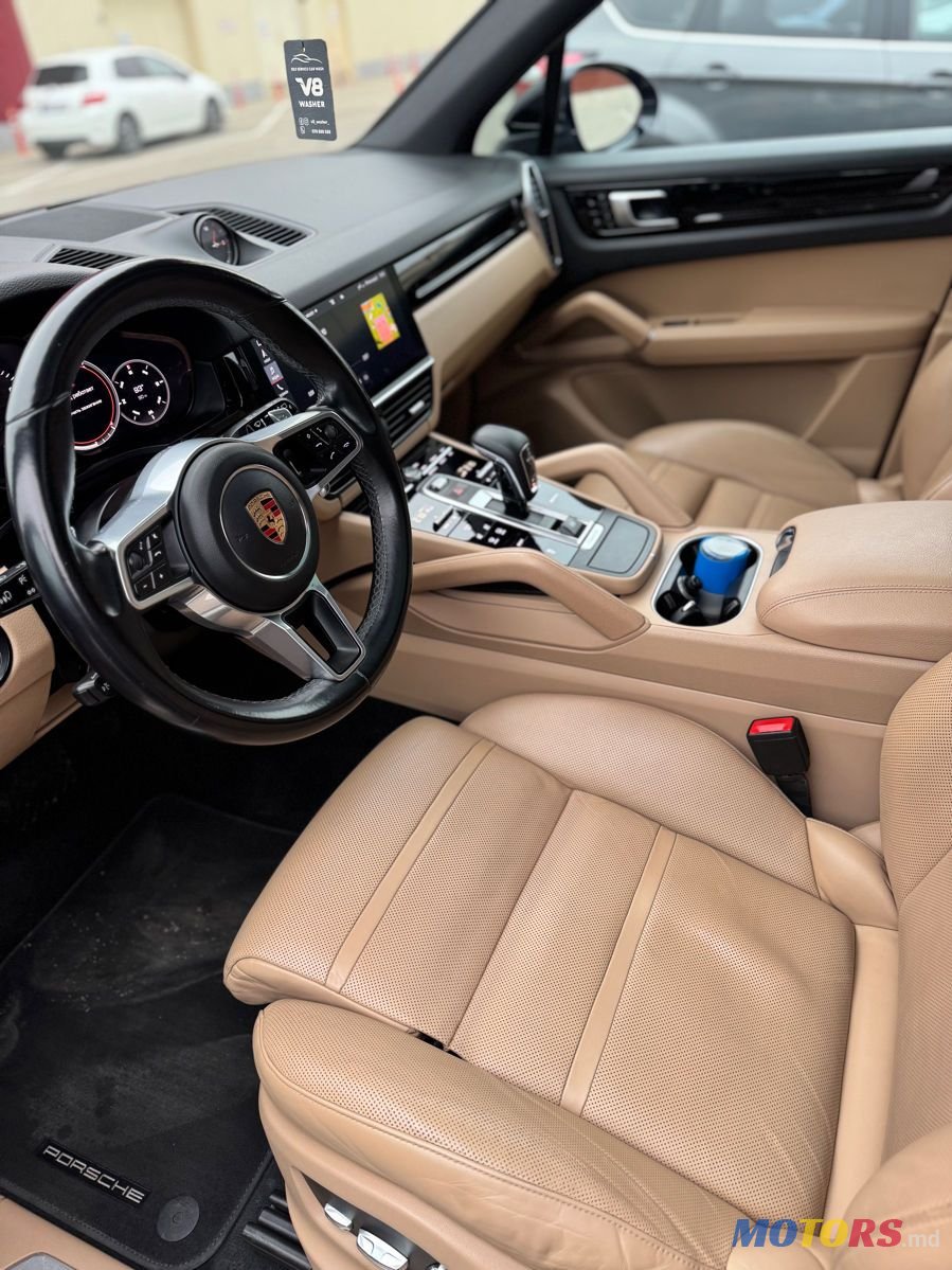 2019' Porsche Cayenne photo #5