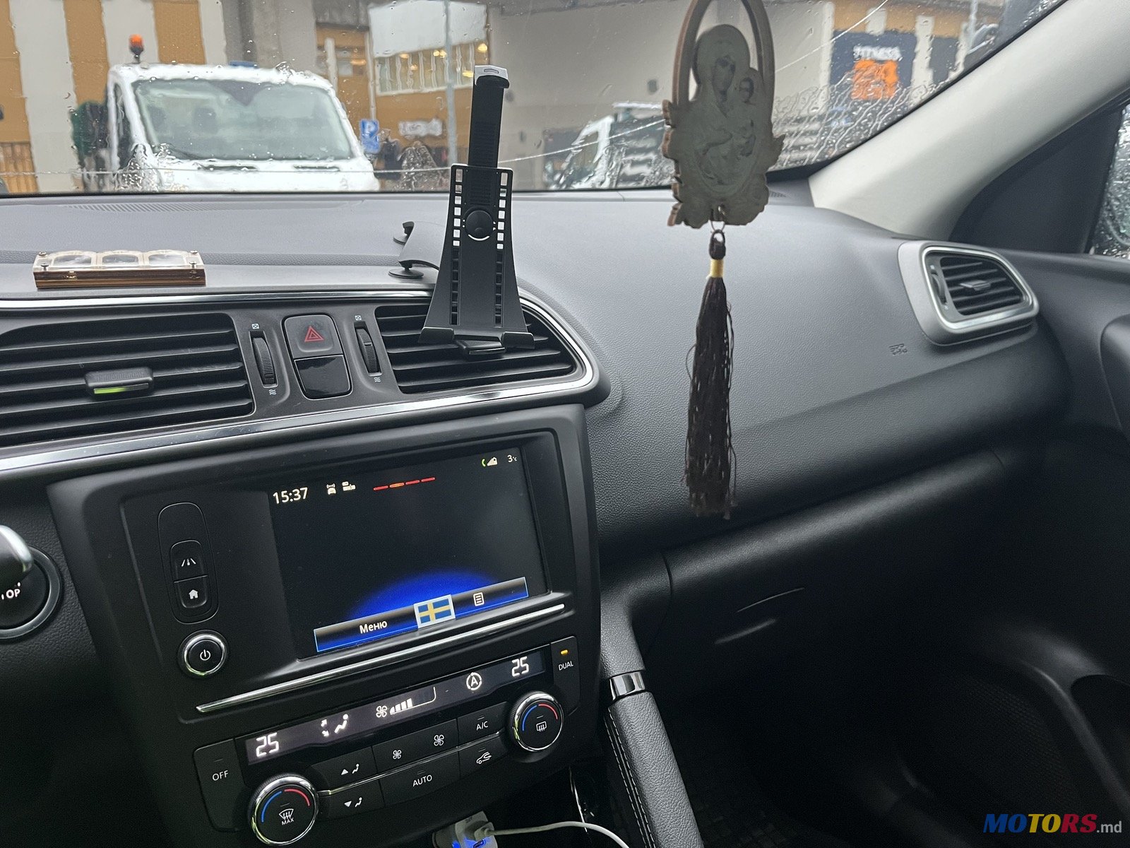 2015' Renault Kadjar SUV photo #3