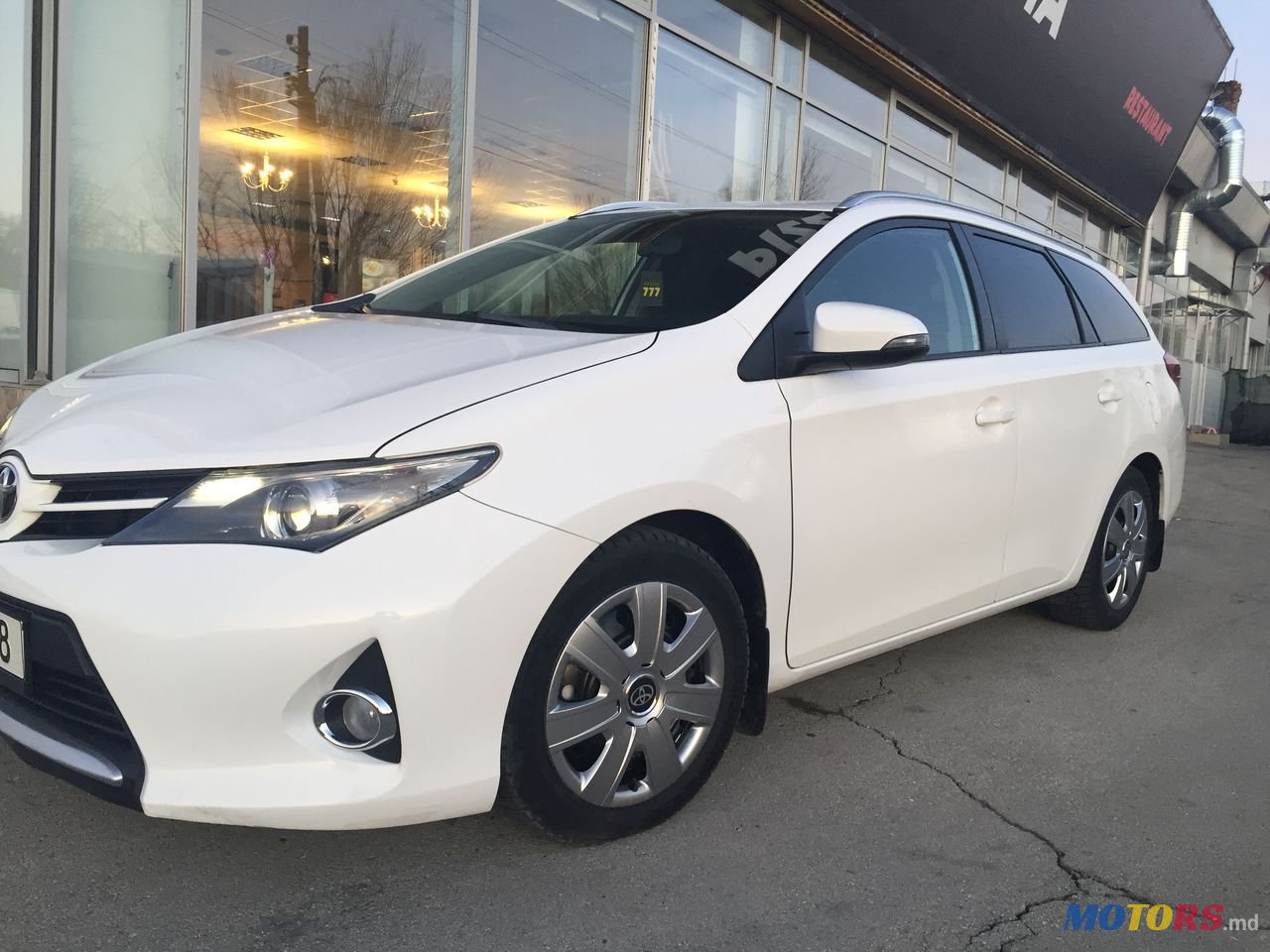 2013' Toyota Auris photo #1