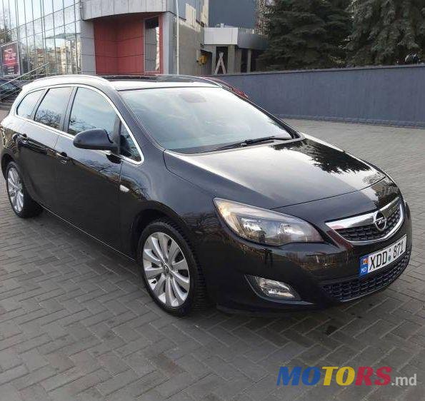 2012' Opel Astra photo #1