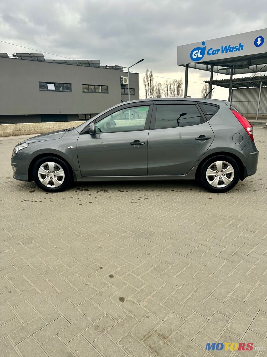 2011' Hyundai i30 photo #6