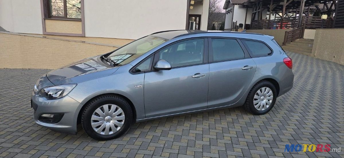 2012' Opel Astra photo #6