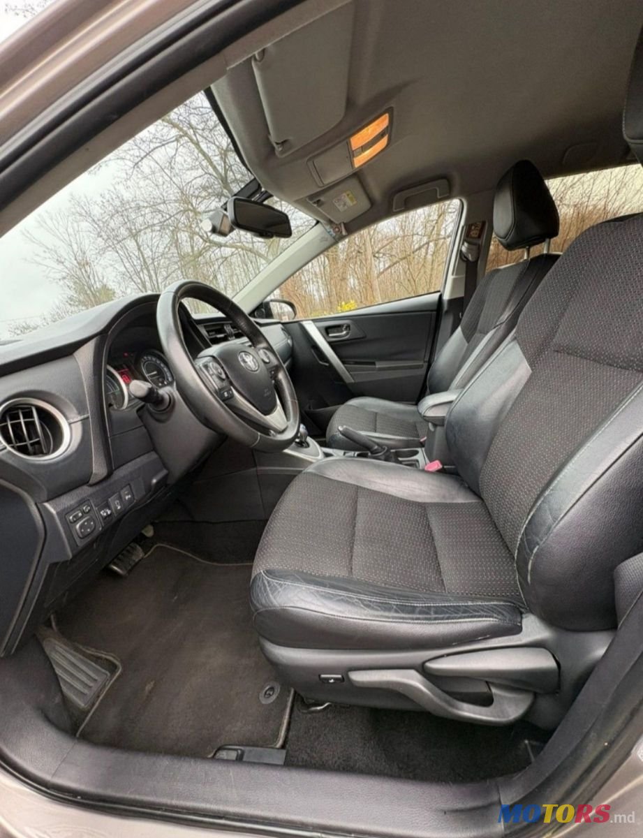 2013' Toyota Auris photo #5