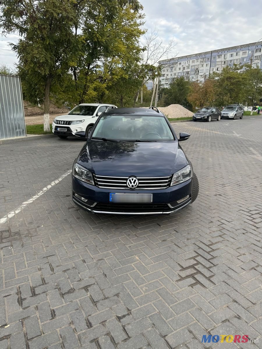 2011' Volkswagen Passat photo #1