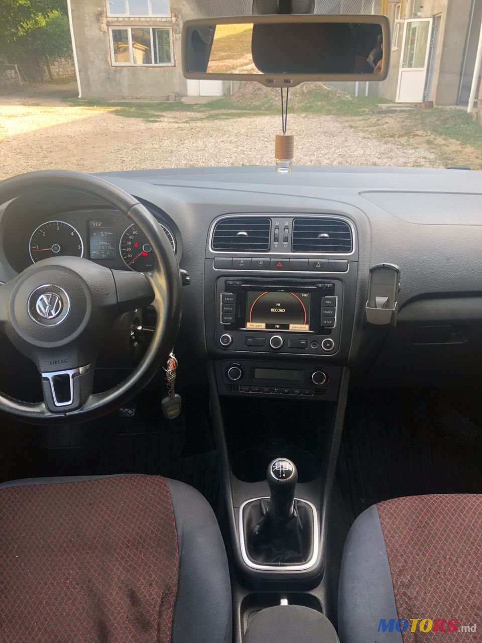 2011' Volkswagen Polo photo #3