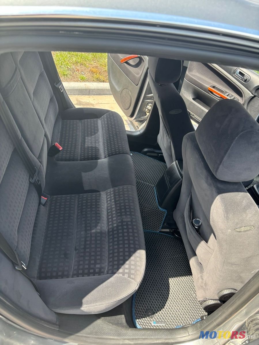 2003' Volkswagen Passat photo #6