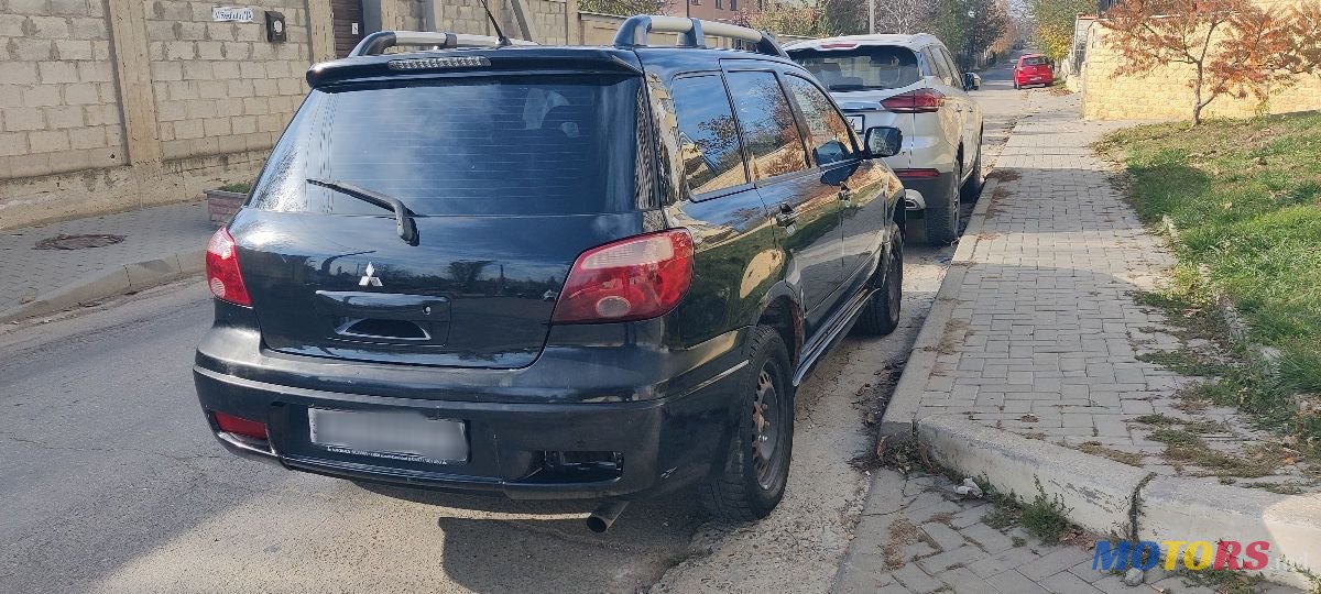 2005' Mitsubishi Outlander photo #1