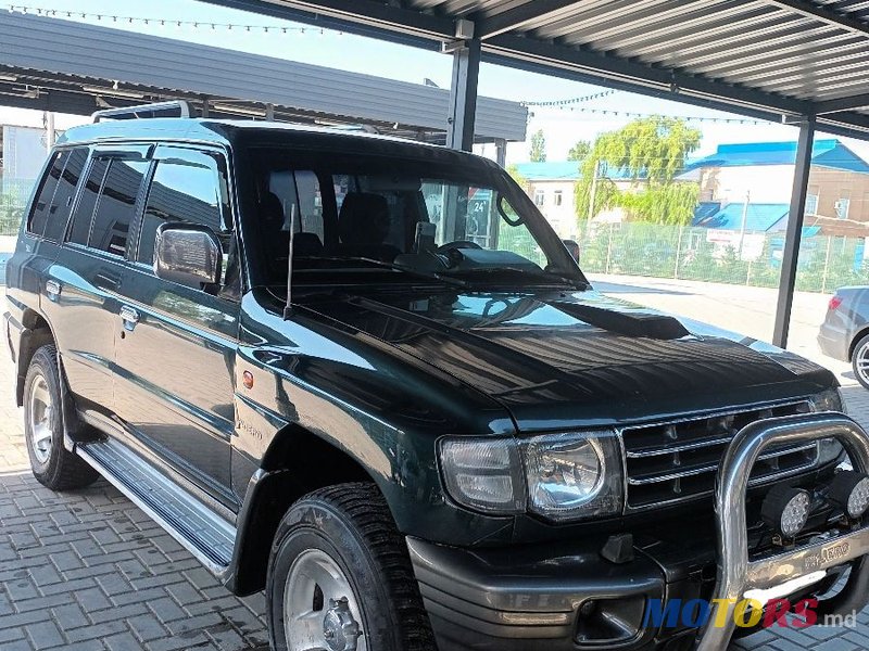 1999' Mitsubishi Pajero photo #2