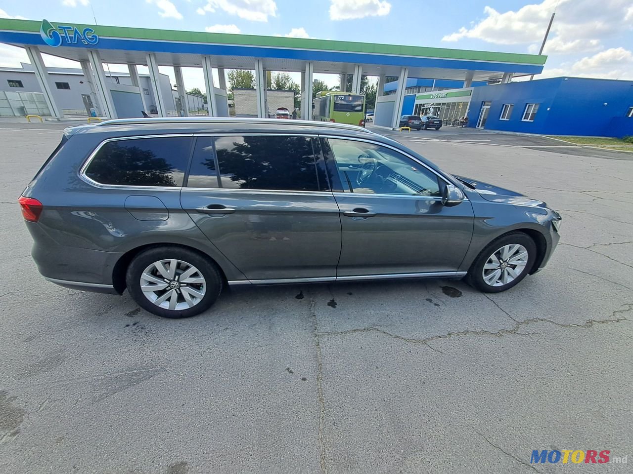 2015' Volkswagen Passat photo #2