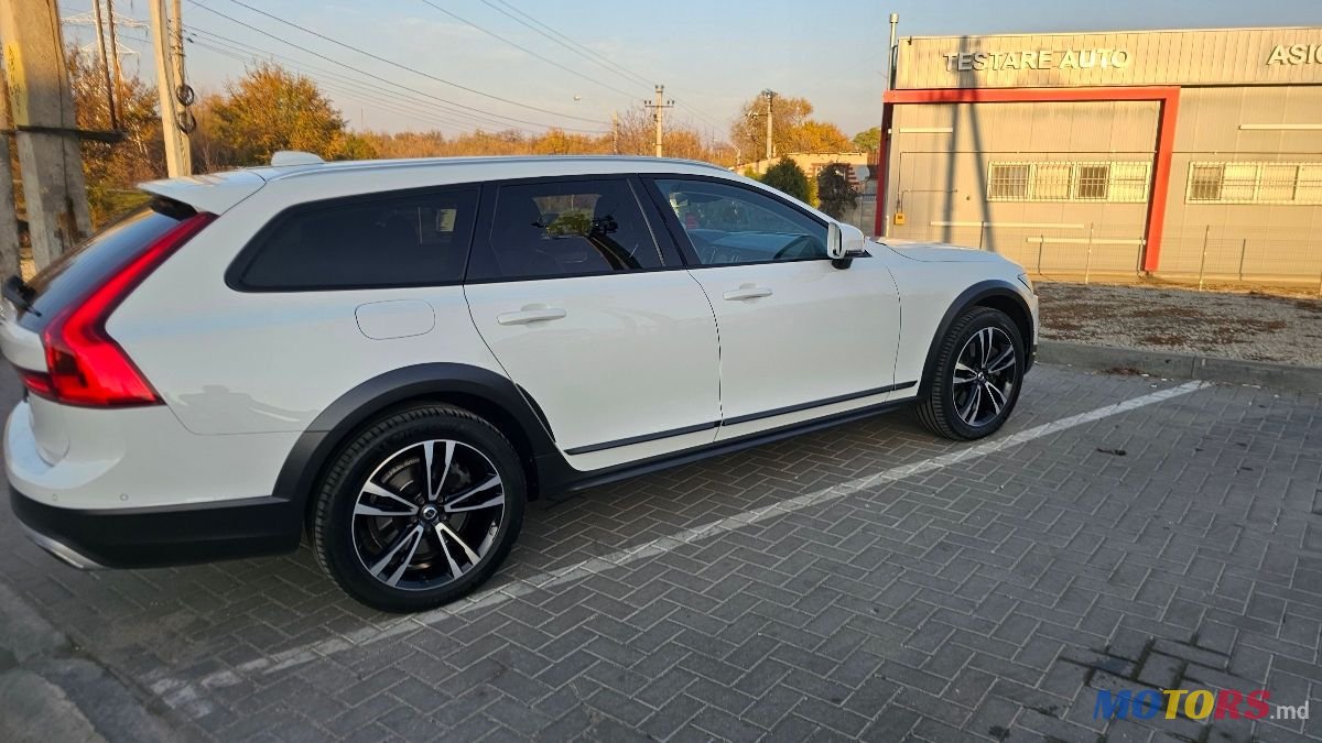 2018' Volvo V90 Cross Country photo #3