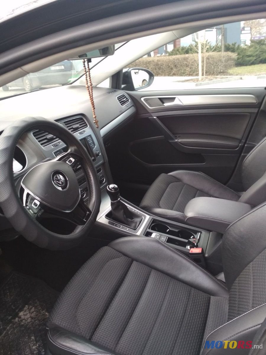 2016' Volkswagen Golf photo #6