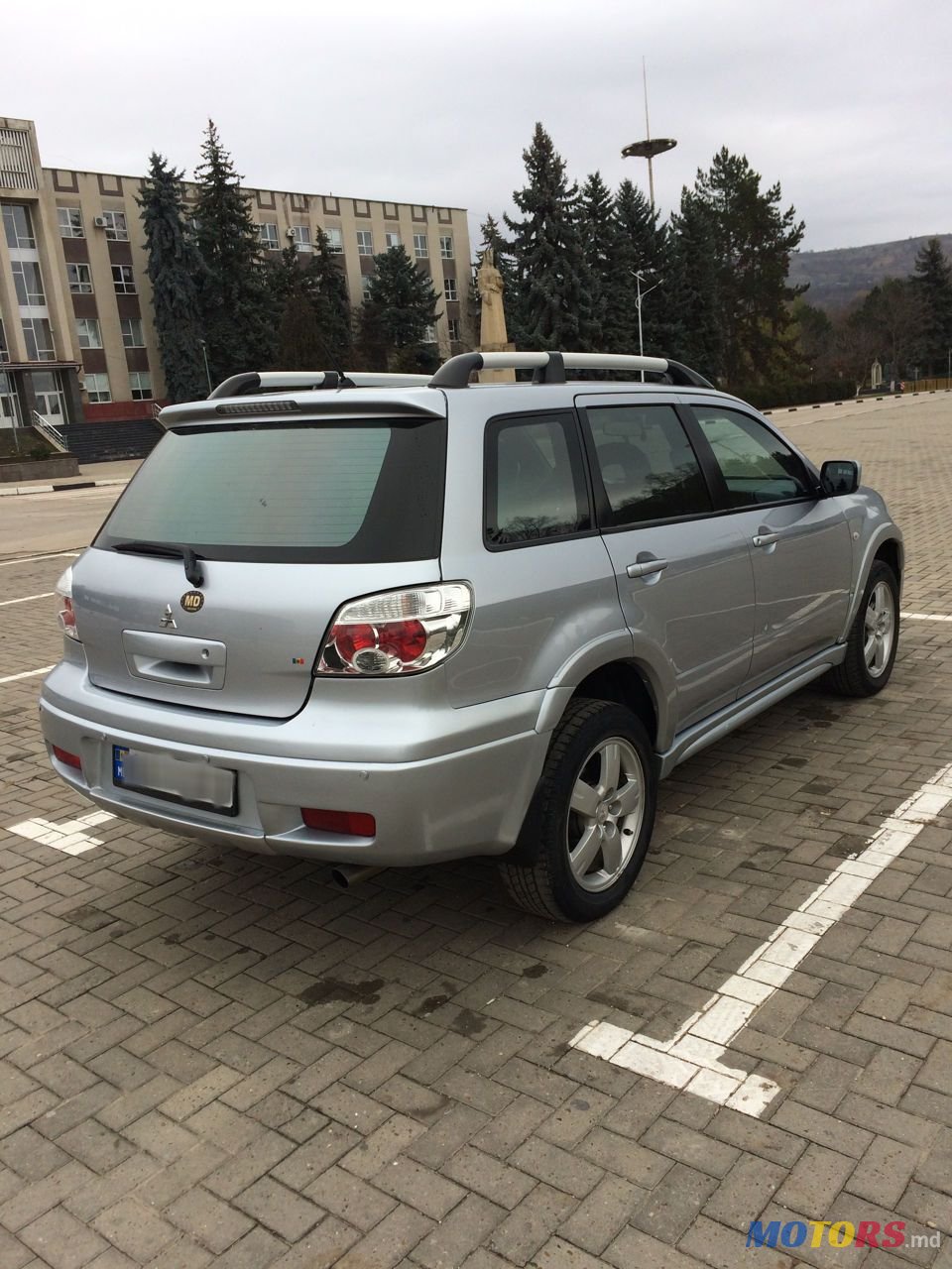 2008' Mitsubishi Outlander photo #2