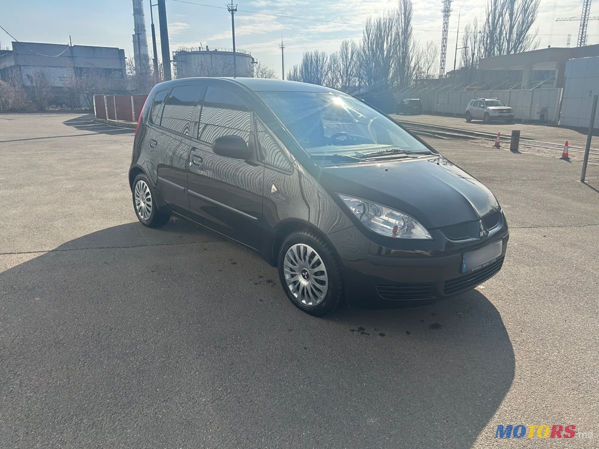 2007' Mitsubishi Colt photo #2