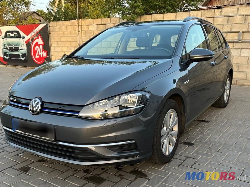 2019' Volkswagen Golf photo #2