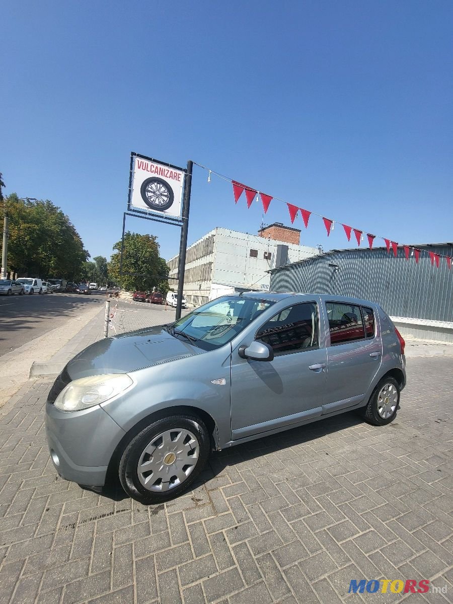 2008' Dacia Sandero photo #5