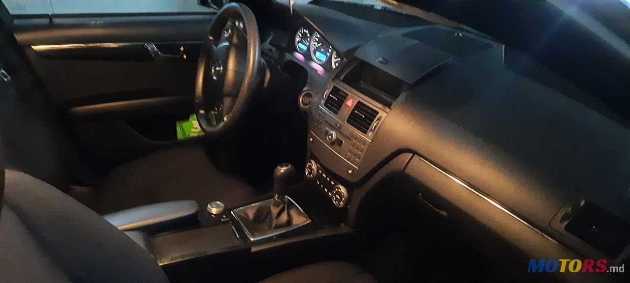 2010' Mercedes-Benz C Класс photo #2