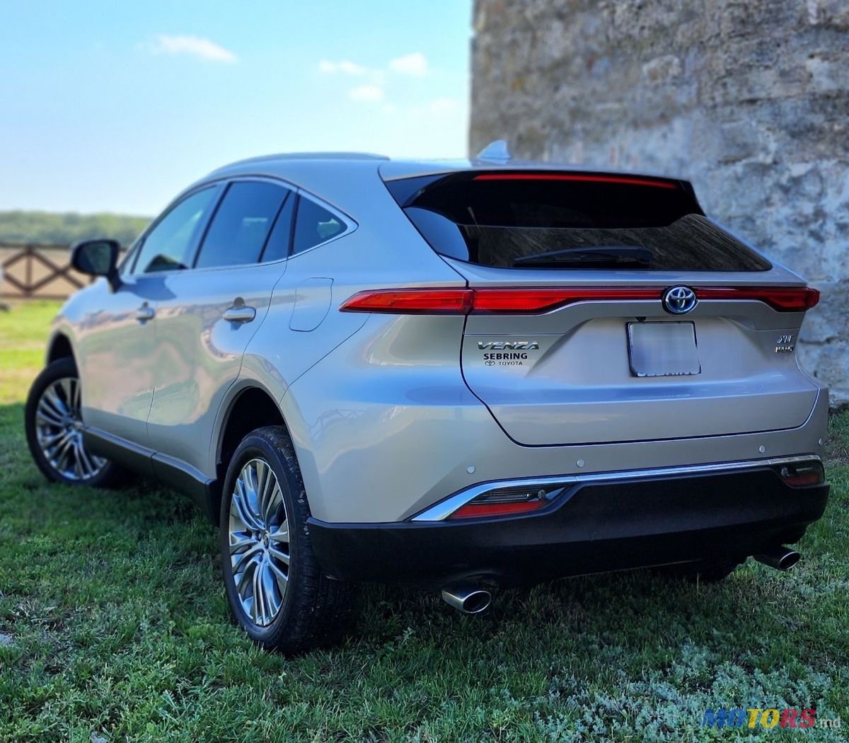 2022' Toyota Venza photo #5