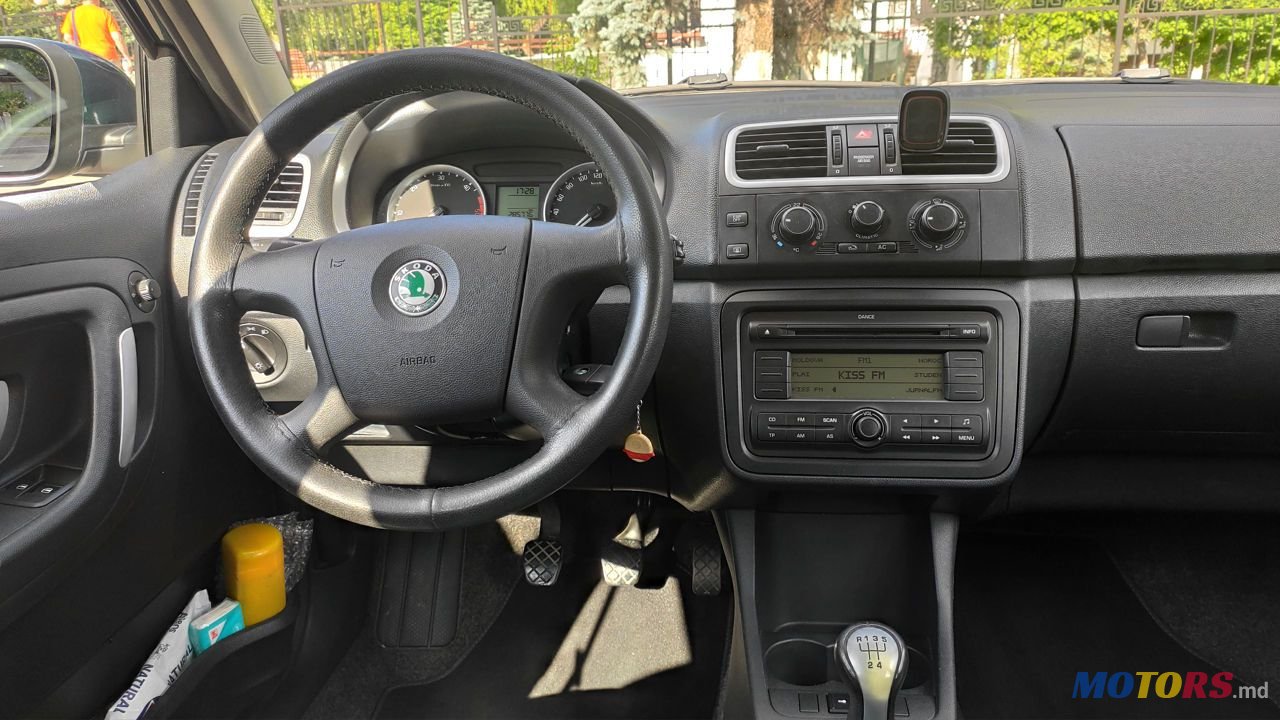 2008' Skoda Fabia photo #5