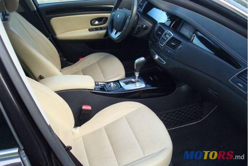 2011' Renault Laguna photo #3