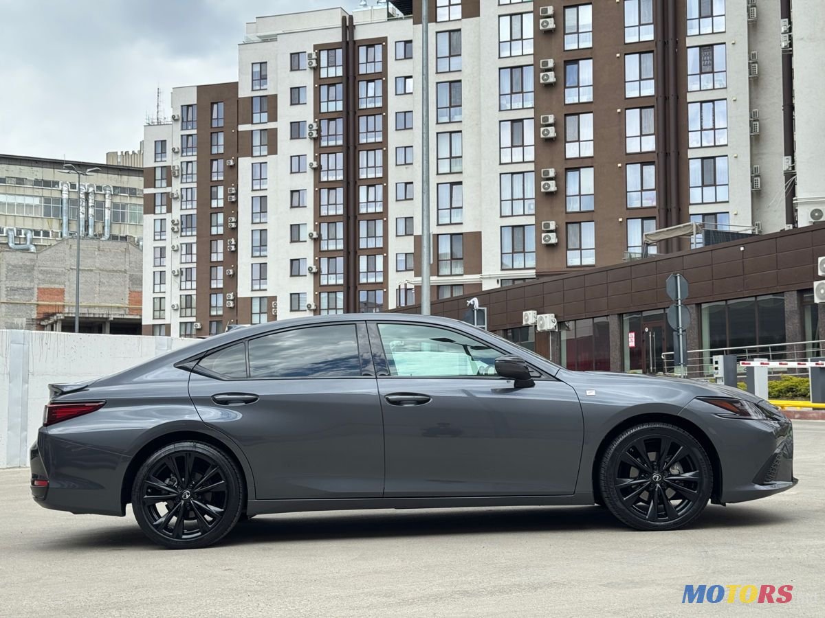 2022' Lexus Es Series photo #3