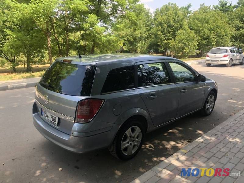 2010' Opel Astra photo #4