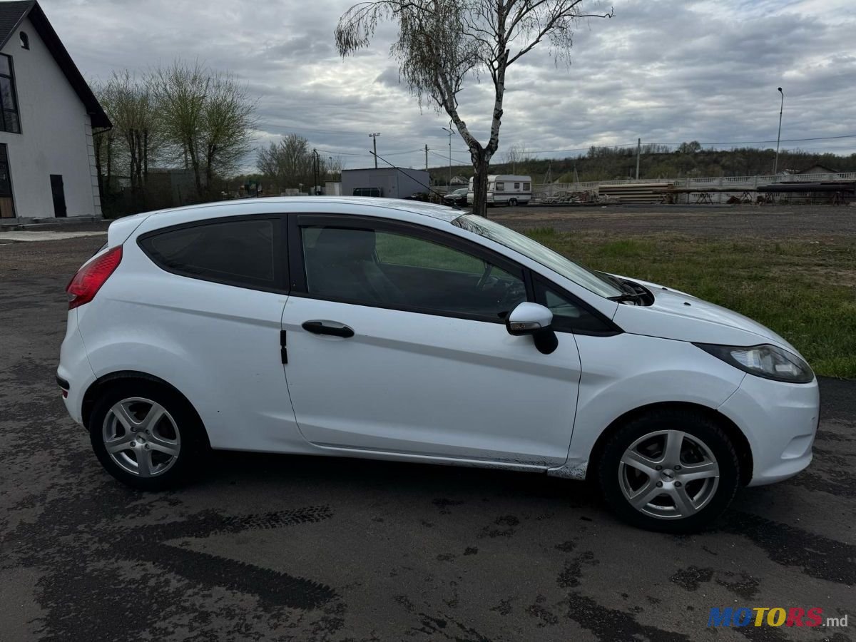 2010' Ford Fiesta photo #2