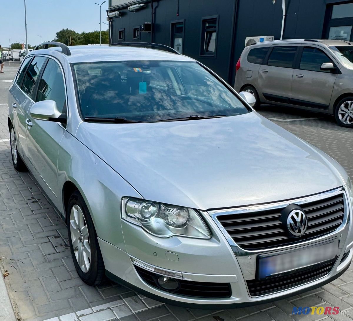 2010' Volkswagen Passat photo #3