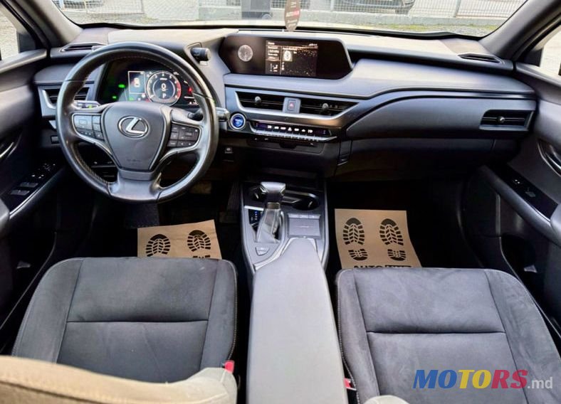 2021' Lexus UX photo #5