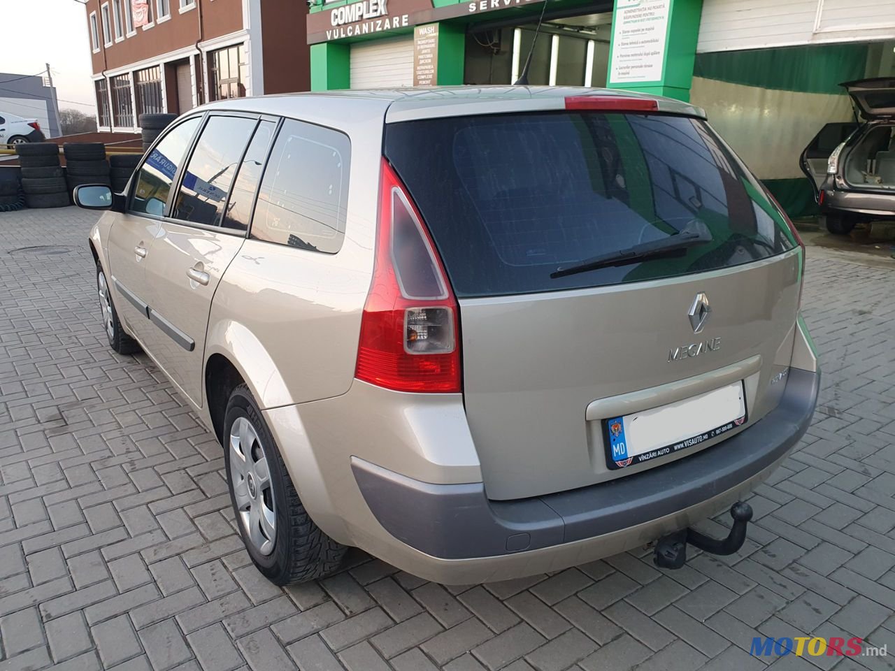 2011' Renault Megane photo #2