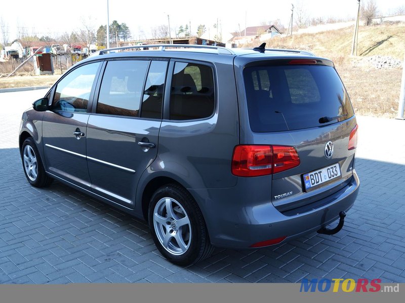 2012' Volkswagen Touran photo #3