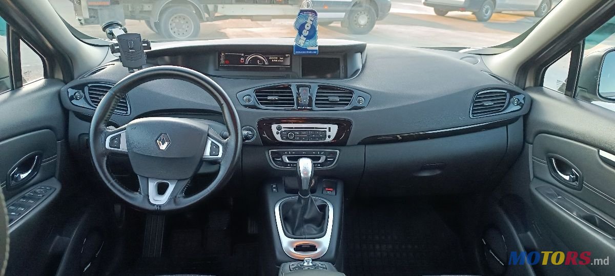 2012' Renault Grand Scenic photo #3