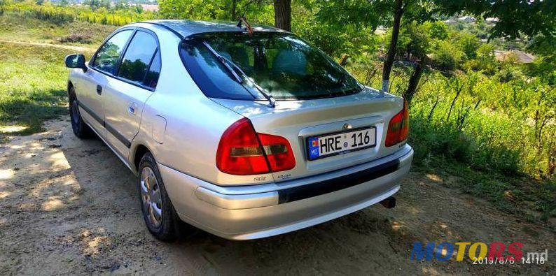 2001' Mitsubishi Carisma photo #1