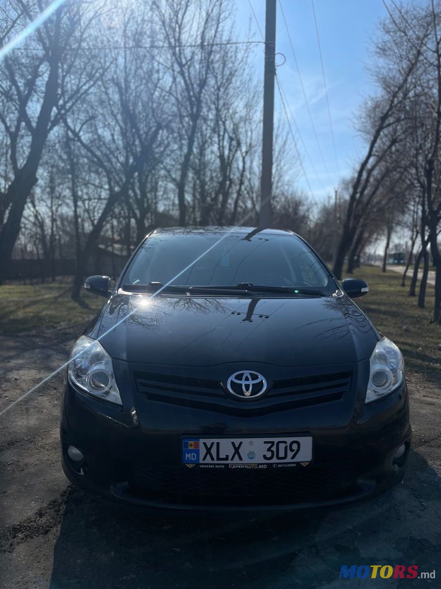 2011' Toyota Auris photo #5