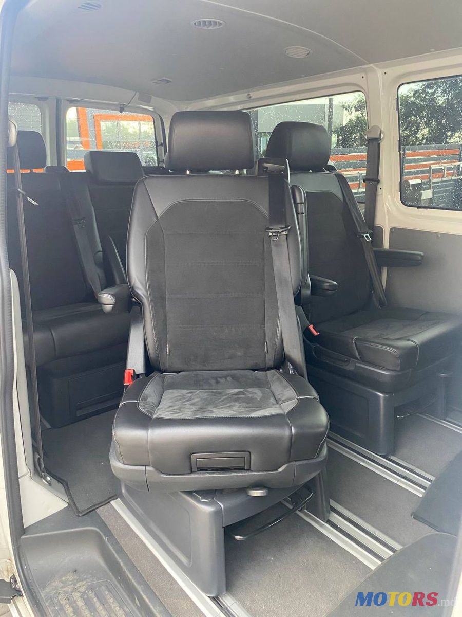 2014' Volkswagen Transporter photo #6