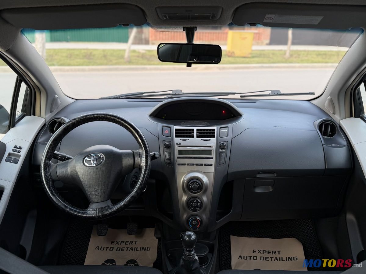 2010' Toyota Yaris photo #5