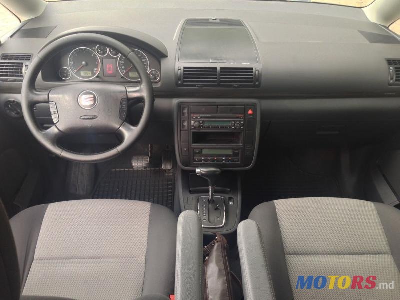 2008' SEAT Alhambra photo #2